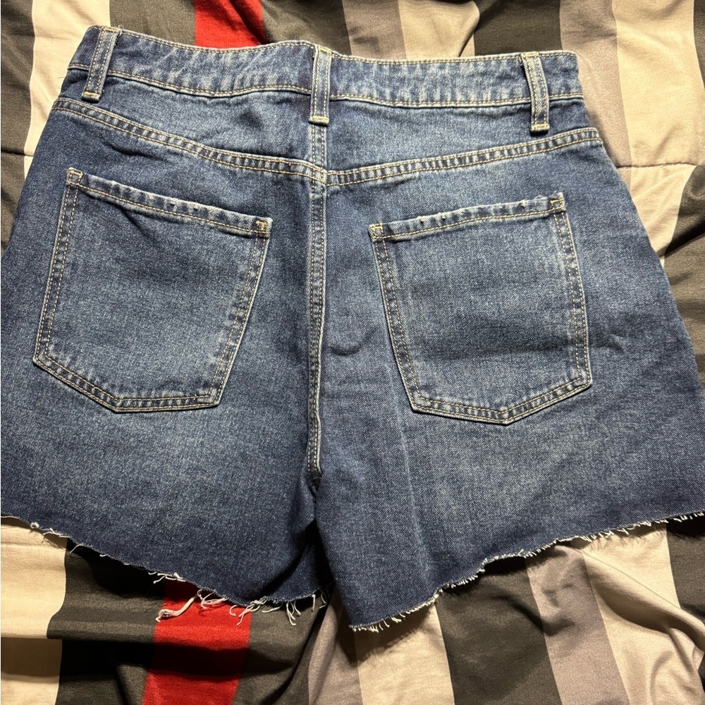 No Boundaries High Rise Shorts - Picture 3 of 3